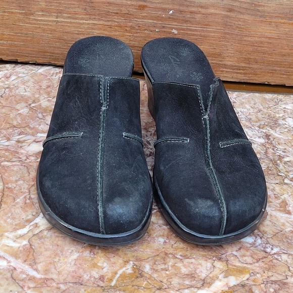 Clarks Suede Slip On Casual Wedge Clog Mule Shoes Sz 6 - Picture 2 of 16